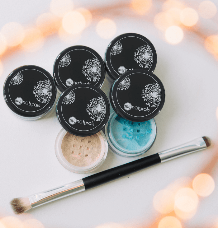 MG Naturals clean beauty, nontoxic, cruelty free, vegan double ended eye shadow brush.