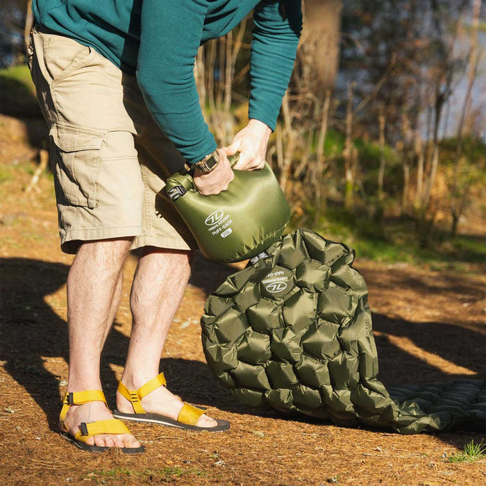 highlander puff sack inflation drybag olive green 20l in use