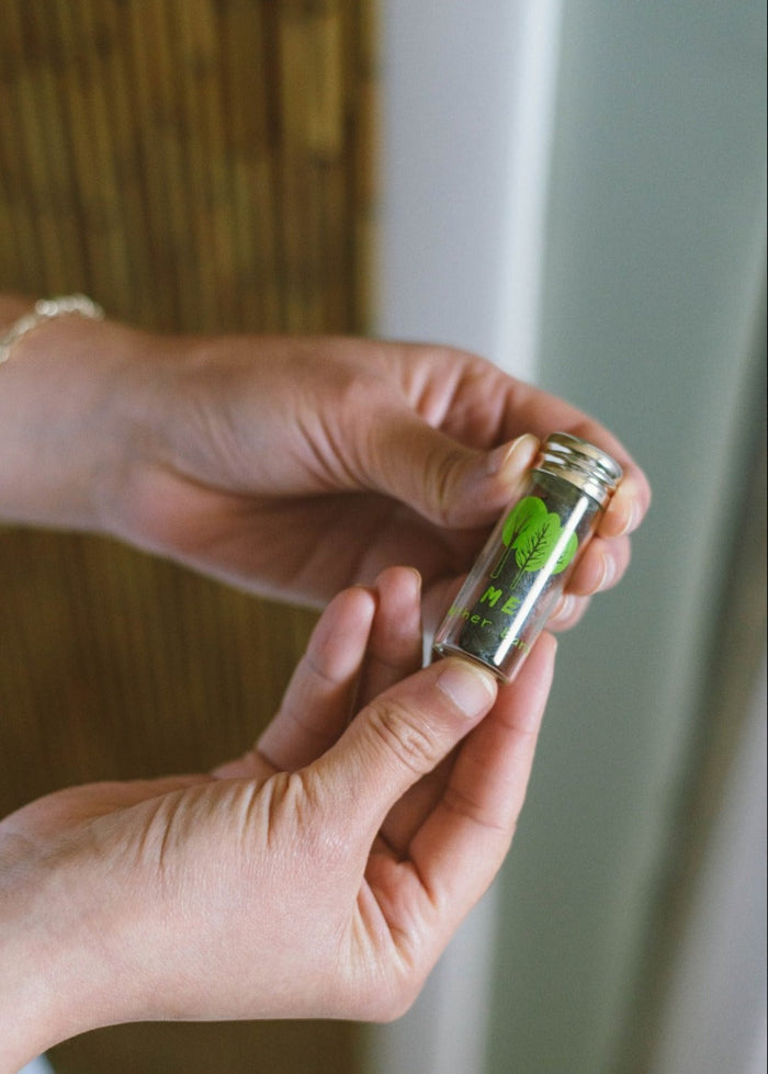 Glass FLoss in hands